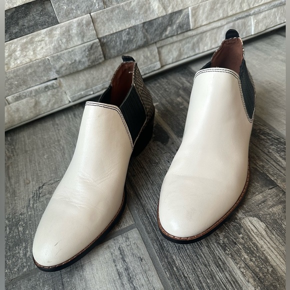 COACH DEVIN SHTE LTR Leather Ankle White Animal Snake Print BOOTIE Size 8 - Picture 11 of 13